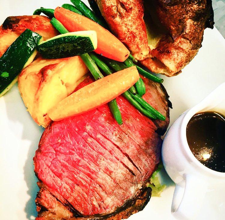 grenacherest's tweet photo. Happy Sunday lovely Twitter people!

#weekend #roastbeef #trimmings #lovesunday https://t.co/VIo52a6gdQ