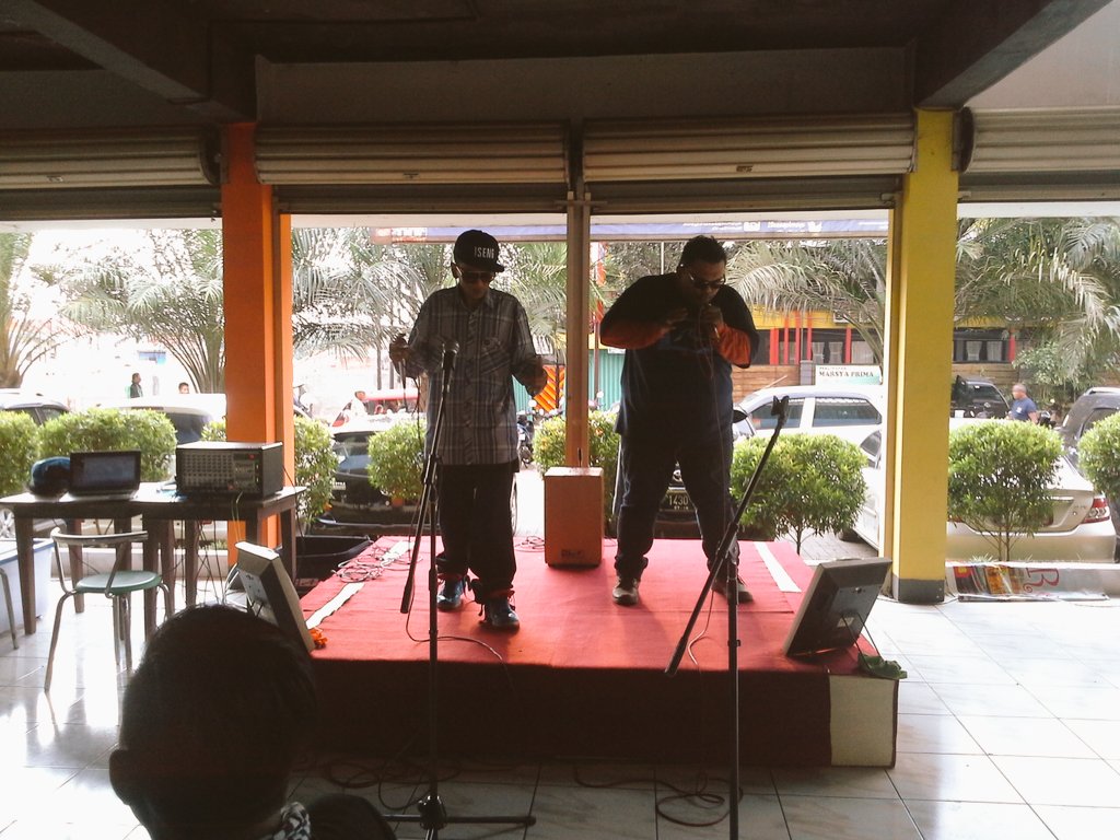 MusicPreneur_ID's tweet photo. 2RT mulai manasin #CXcoustic #musicWeekend https://t.co/s5CqaE39xq
