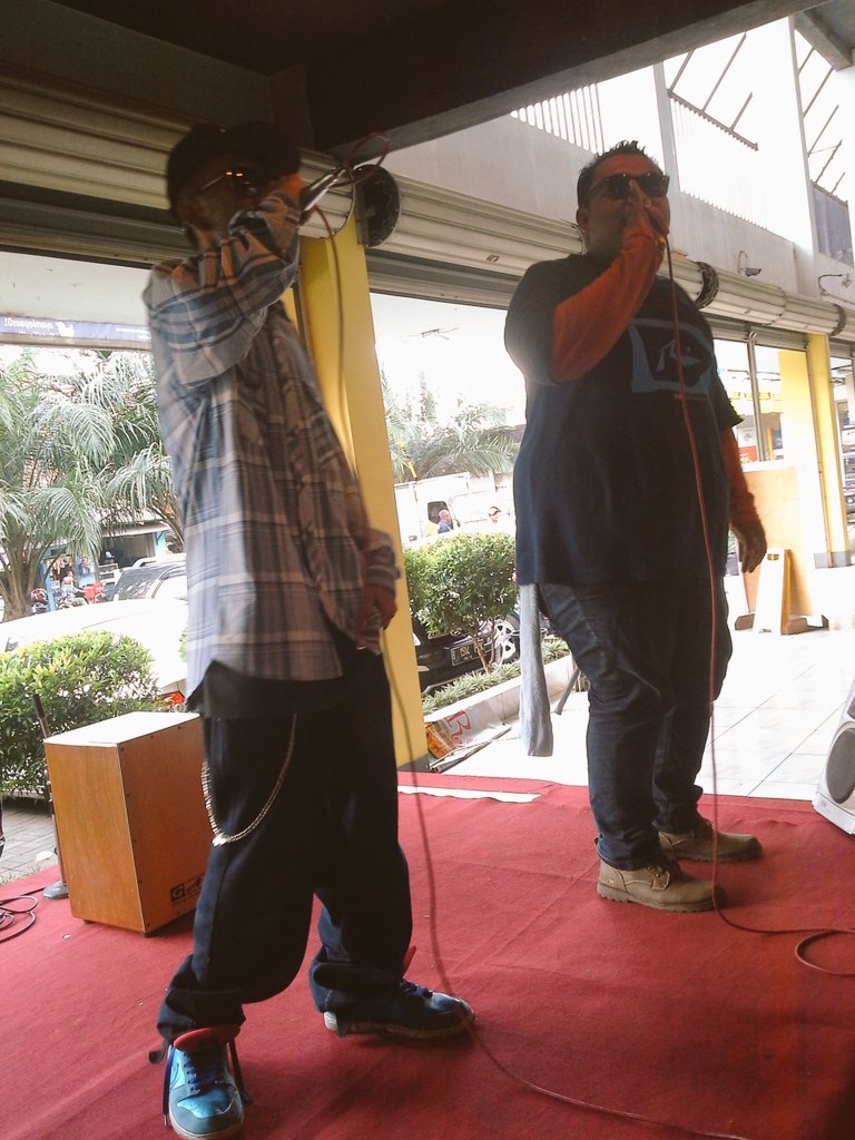 MusicPreneur_ID's tweet photo. 2RT mulai manasin #CXcoustic #musicWeekend https://t.co/s5CqaE39xq