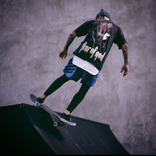JBDailyNewsPL's tweet photo. justinbieber: #feargeneration (Via.Instagram) https://t.co/4K8sF6Ajil