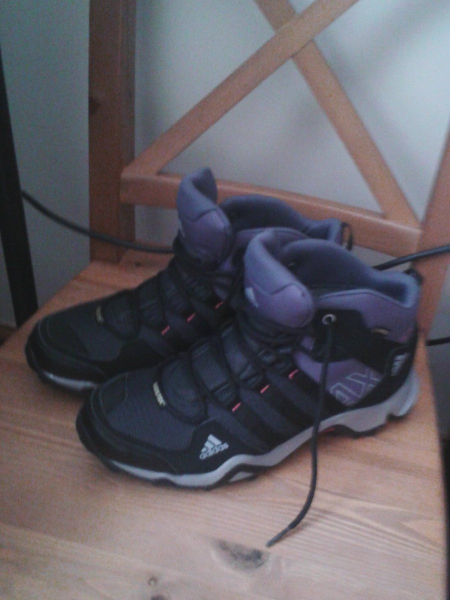 bubbles_kc's tweet photo. Off for a walk need to break in my new boots ready for Peru :-) https://t.co/rQm5r9LgJ8