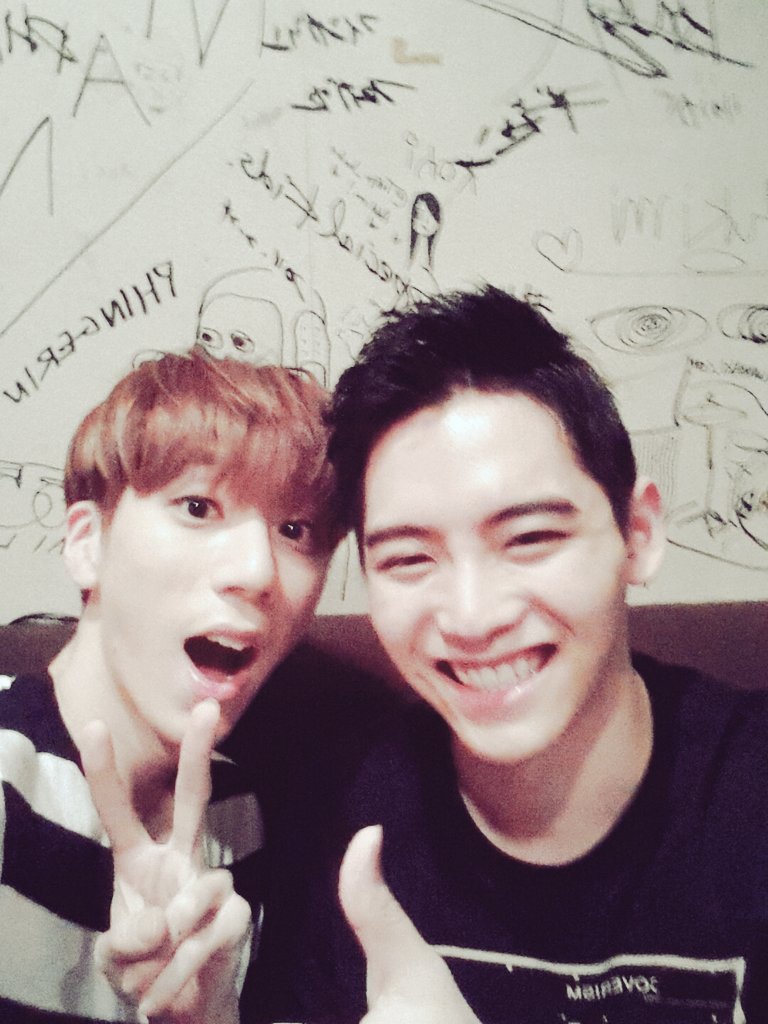 2014_HOTSHOT's tweet image. #문규 일본 유명 배우님과 찰칵 ~
#영광 #너무팬이에요 #긴장해서_아무말도못함