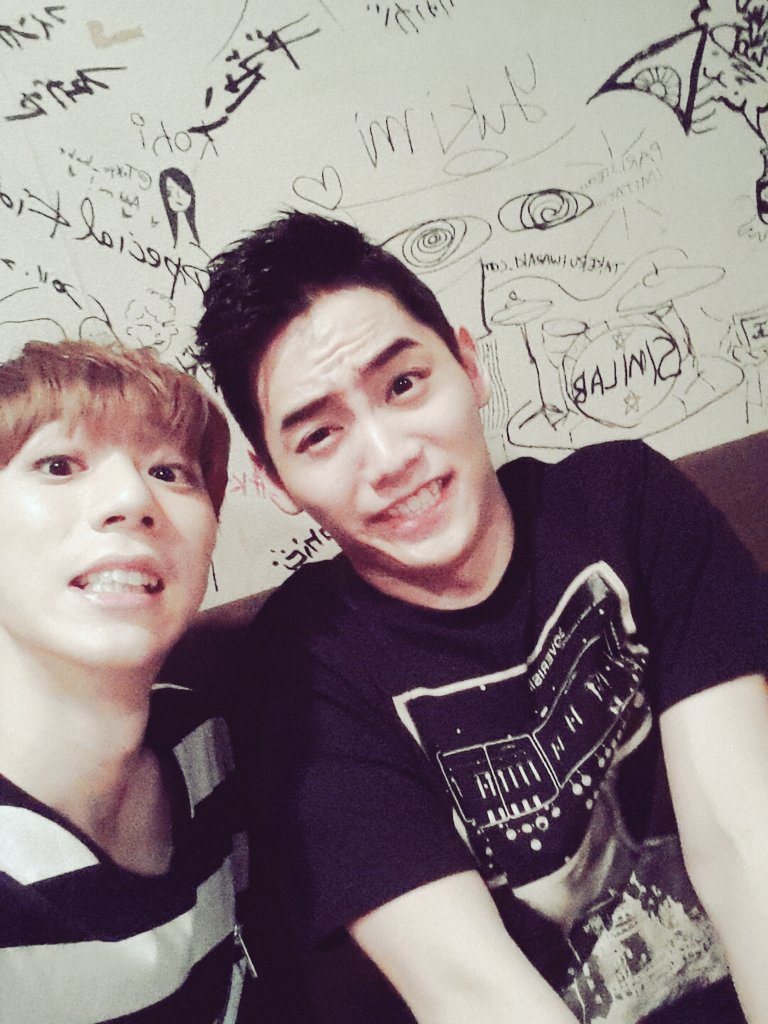 2014_HOTSHOT's tweet image. #문규 일본 유명 배우님과 찰칵 ~
#영광 #너무팬이에요 #긴장해서_아무말도못함