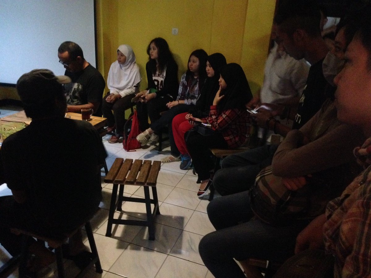 Partai tambahan diskusi bulanan soal hari jadi Sukabumi sudah dimulai.
Tumben banyak dedek-dedek ikutan.