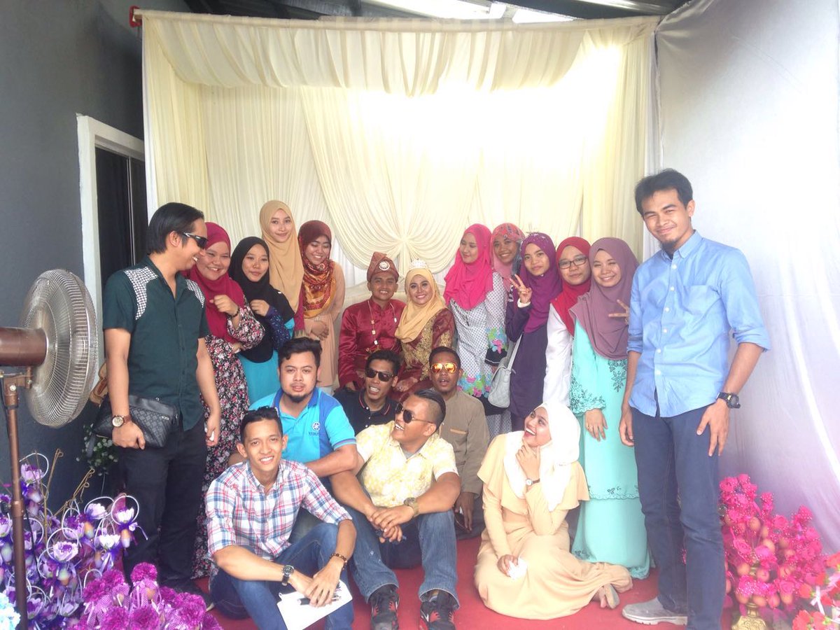 i3raSyi3ra's tweet photo. Kemain bersimpuh kau syiera 😂 #SyidaSyakir #Batch92 #GengSMKD https://t.co/IASguRvuRK