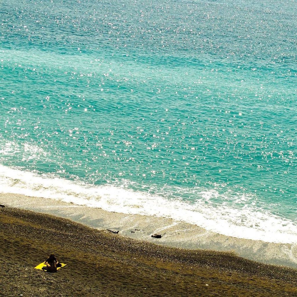 Yellow loneliness #yellow #beach #sea #spring #lonely #boccadasse #corsoitalia #ig_genova #igliguria #iggenova #ige…