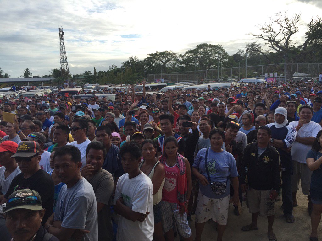 ABSCBNNews's tweet photo. Spillover crowd at presidential bet Rody Duterte's campaign rally in Ubay, Bohol https://t.co/71a9NeFZiY #Halalan2016 | via @DorisBigornia