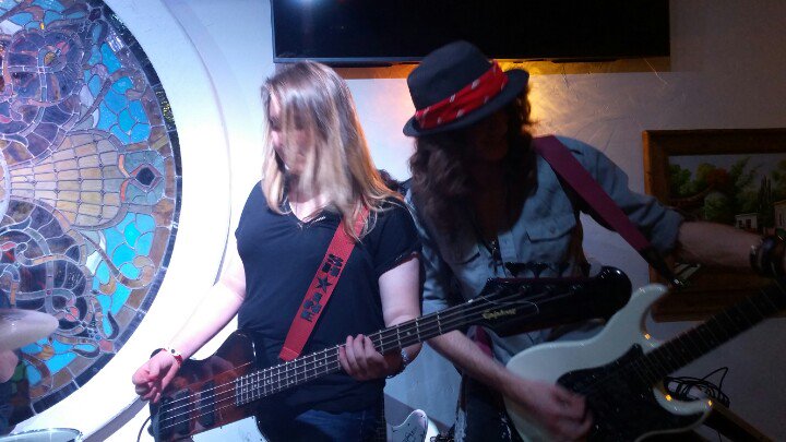 Panchos was a blast! Shaine &amp; Ian jammin Sweet Child O' Mine #brentmuscat #shainesimon #panchoslv #saintsoflasvegas