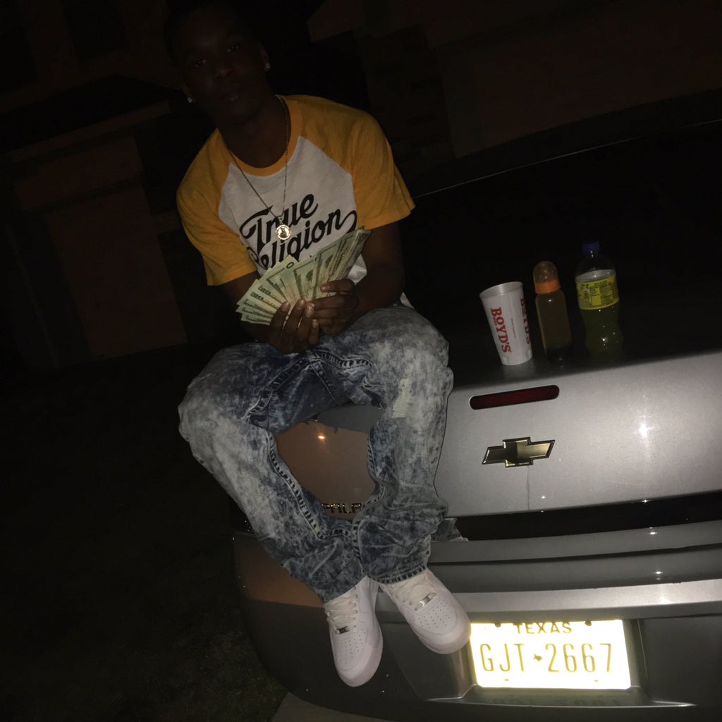 FreeBandzLilD_1's tweet image. Another Day , Another Dollar . I'm Still Riding Round In My Impala 💯😎 #FirstDayHome #FreeLilMatt