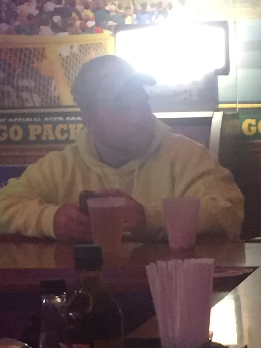 Rufus2332's tweet photo. @hegeman32 looking for all his friends like usual..... https://t.co/swDDFZAxCM