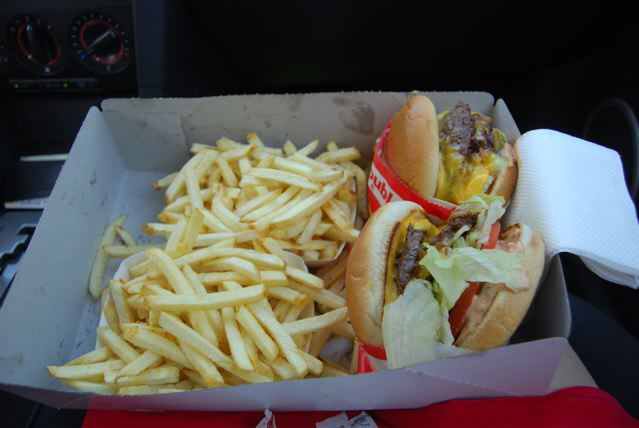 FLYYYTA's tweet photo. Quick Food Stop ππΎ #GoodFood #CALI #DNBOE #DNB #OTMF https://t.co/AMA8bl3Cgn
