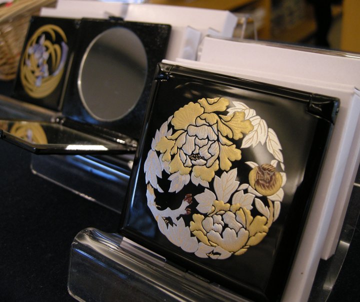 煙草盆　蒔絵 籬菊蒔絵道中煙草盆 - 京都国立博物館 館蔵品データベース