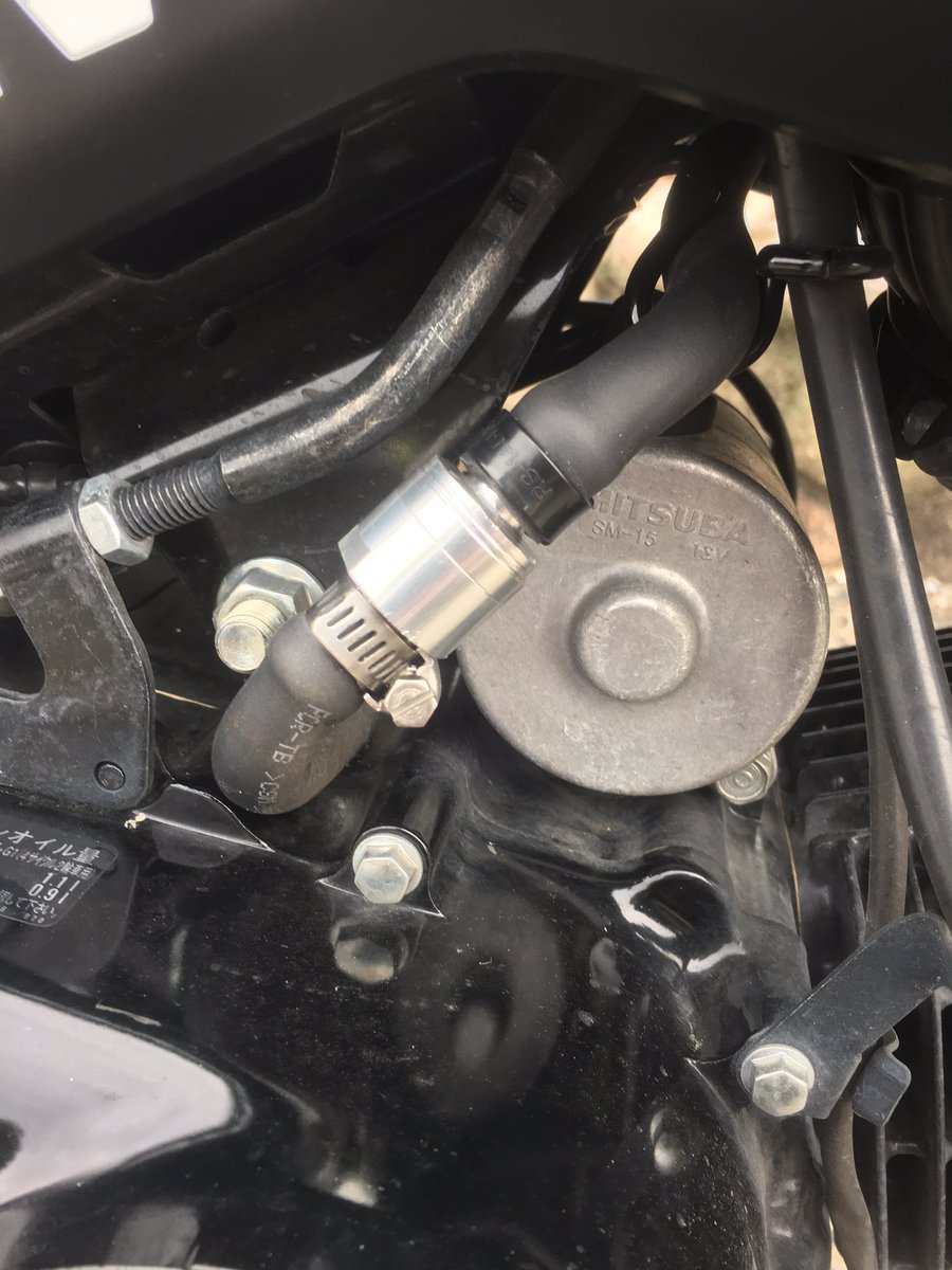 Matsu Matsu Grom125 前に内径拡大加工済みktm純正ワンウェイバルブ が作動不良起こしてオイルクーラーのラインからオイル漏れ起こしてた原因は バルブ内蔵のバネレート高すぎてケース内圧上がりすぎたのが原因でした 外して息吹きかけて作動確認したら