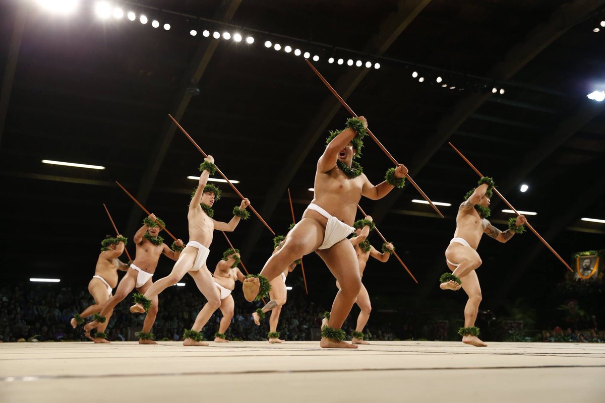sunny_vickery's tweet photo. My 2 favorite Kāne performances of #MerrieMonarch2016 #KahikoNight #AcademyOfHawaiianArts #KeKaiOKahiki https://t.co/1jtBmsxs8m
