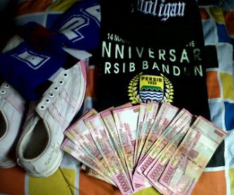 Wa nuhun do'a na boga salamet, trus mere beja ka kolot persib juara @vikingpasco