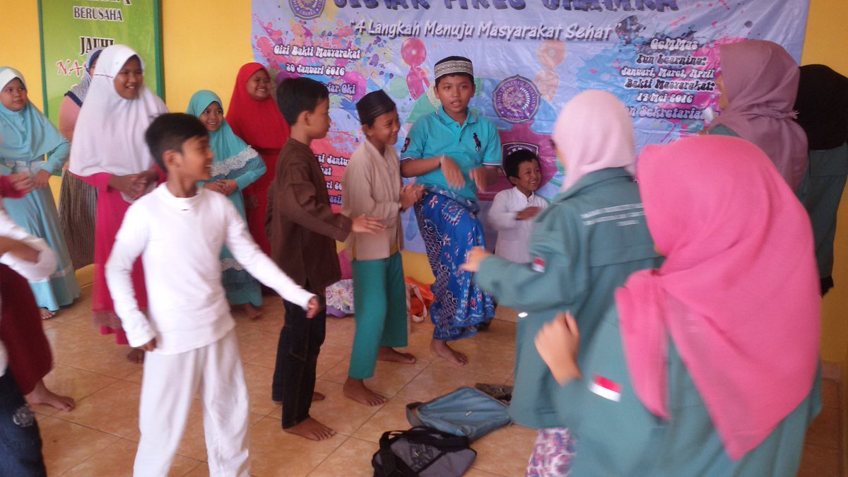 3 April 2016. Fun Learning ke 4 yang rutin diadakan <a href="/BEMFIKesUHAMKA/">BEM FIKES UHAMKA</a> sebulan sekali di Jl.H.Aom. Yuk senam sehat :D