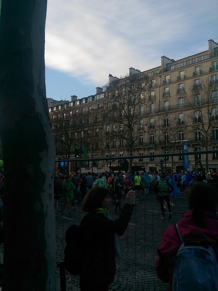 theocrlife's tweet photo. On the start line for the #ParisMarathon see you in a bit. https://t.co/dWkcIyzsUy