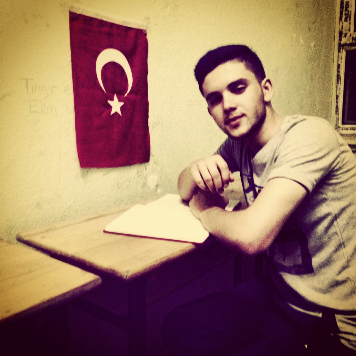 Ve yüreğim bin yıllık destanlarla tutuşur. Büyür Azerbaycan kadar..