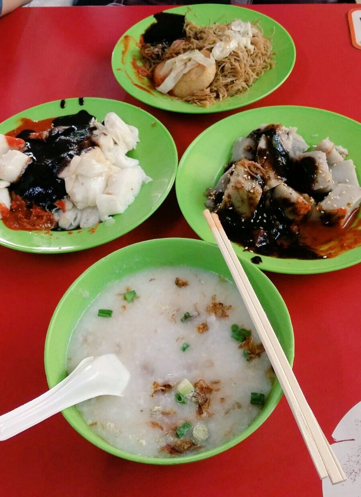alng_sg's tweet photo. Enjoying a nice afternoon #hightea meal with my #loved If you have heard of #zhuchangfen #yamcake #friedbeehoon https://t.co/sK3iJaMsCy