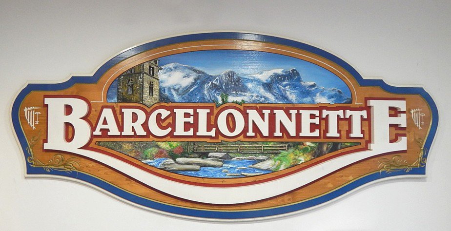 sascombigraf's tweet image. Présentation d&apos;une nouvelle enseigne peinte sur bois de mélèze gravé en relief   (visible dans notre atelier ).