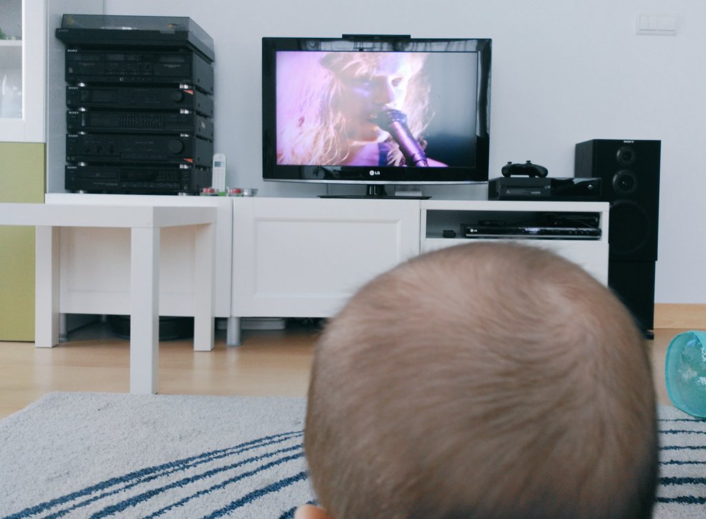 guardiandelping's tweet photo. Escuchando y viendo con el pitufo @Metallica #Seattle89. Ya hace sus minis #headbang cuando aparece Jason Newsted 😍 https://t.co/l9hgdCjXGK