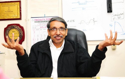 EconomicTimes's tweet photo. #AfzalGuru row: #JNU seeking legal opinion over punishment to students https://t.co/wbA0SW8Vkw https://t.co/jnF2U0xVI0