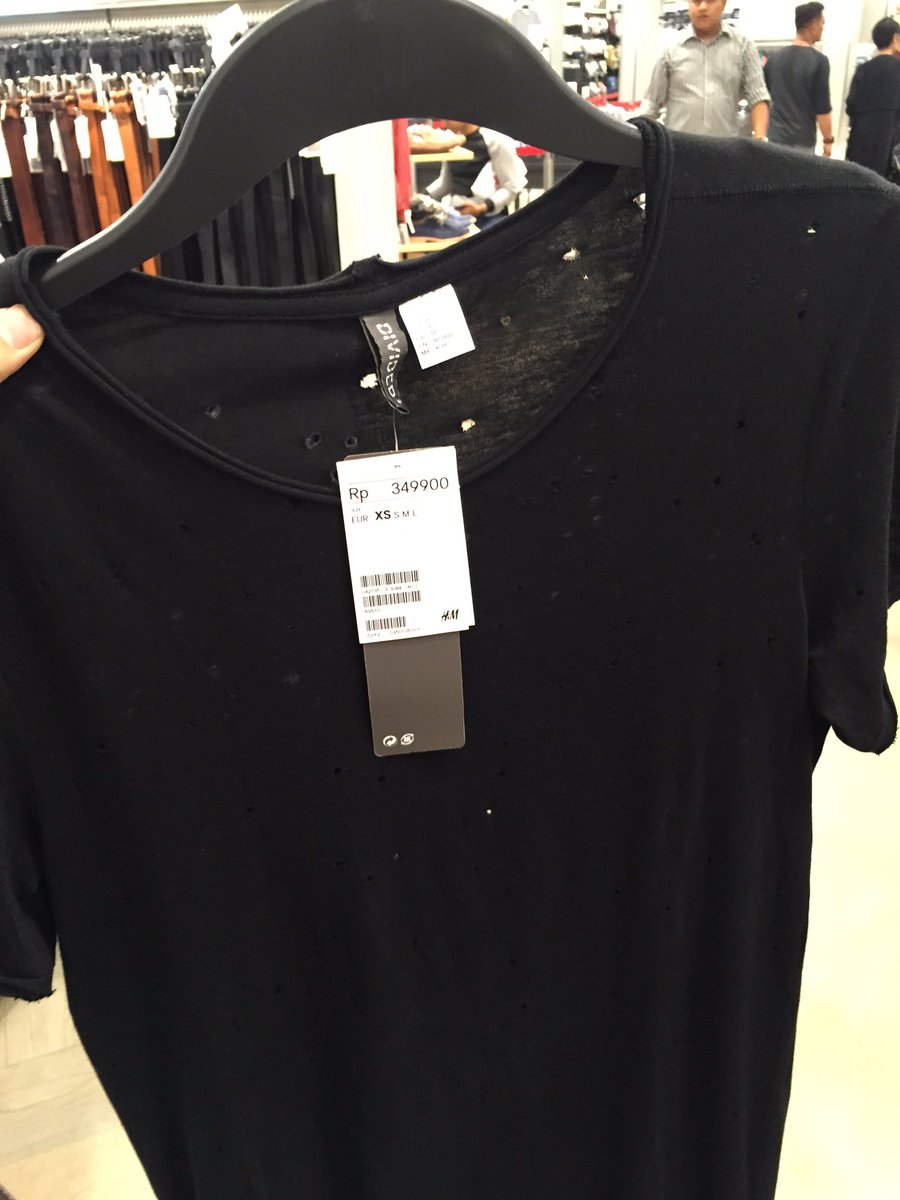 Falla On Twitter Gua Sampe Ke H M Untuk Buktiin Baju Bolong Bolong Ini Bener Ada Oh Fesyen Https T Co N4e1dgbptg