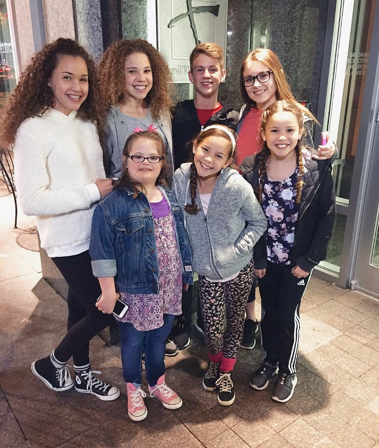 MattyDavid4's tweet photo. Night on the town with these crazy kids! 😉 #Charlotte #MattyBLive https://t.co/LNuUVscdQd
