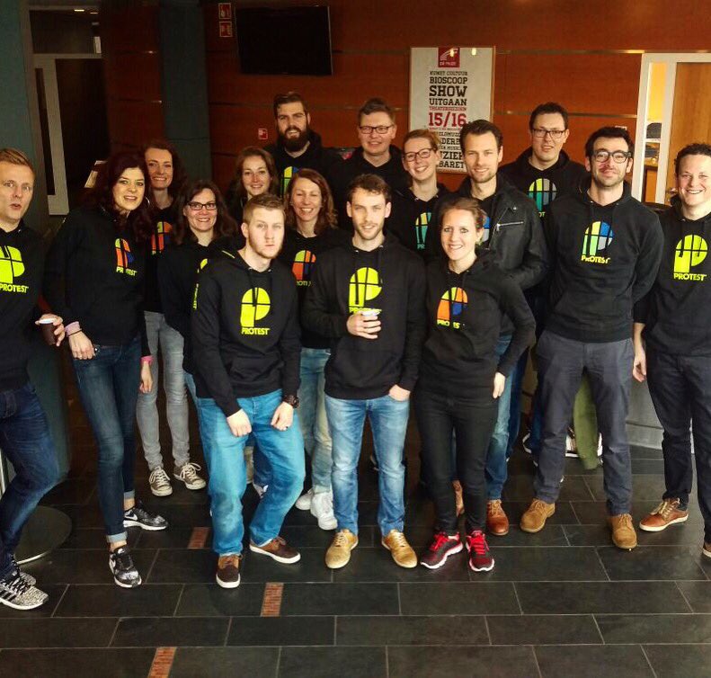 kitesafety's tweet photo. Vrijwilligers vandaag op de kitsesurfsummit, aangekleed door Protest. #protest #kitesurfsummit https://t.co/BBQFmUzMwn
