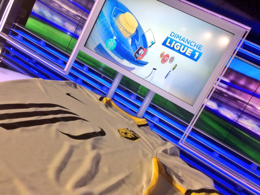 beinsports_FR's tweet photo. RT ce message et tentez de gagner ce maillot du @losclive / Follow @beinsports_FR pour jouer #DL1 https://t.co/4ko7djlo1e