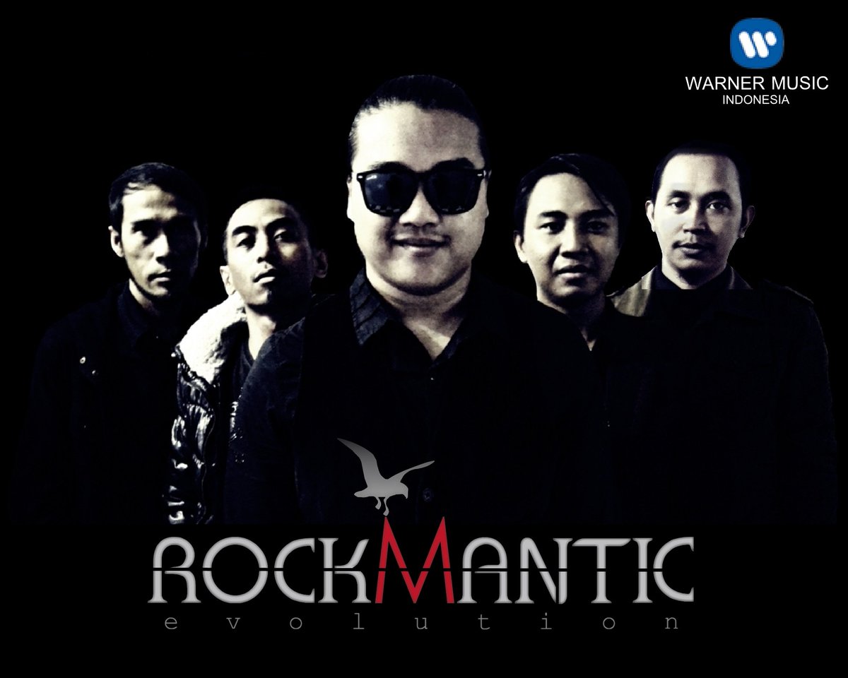 Cover Album <a href="/Rockmanticmusic/">Rockmantic Official</a> "evolution"