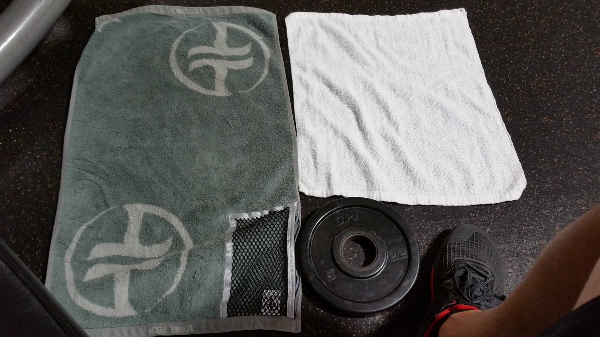 TowelTech's tweet photo. Gym towel 1. Gym towel 2. Gym towel 1. Gym towel 2. Gym towel 1. Gym towel 2. Still confused? https://t.co/SjnmPCo4gf