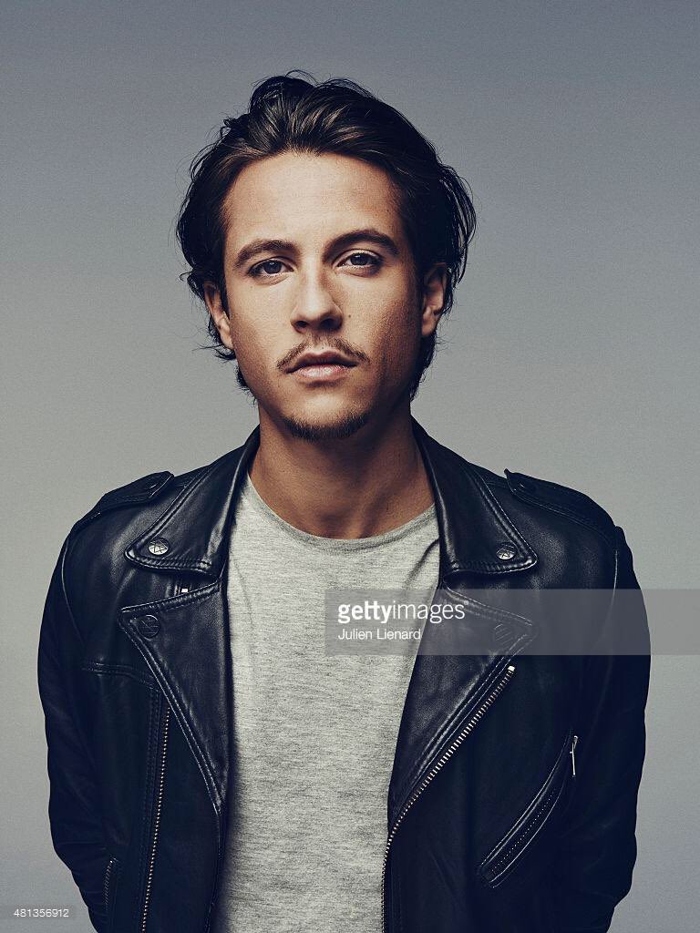 GossipRoomOff's tweet photo. 1 #RT = 1 bon anniversaire au chanteur Nekfeu qui fête ses 26 ans aujourd'hui ! 💪🎂🎤🎉🎈 https://t.co/IEqloqFrZz