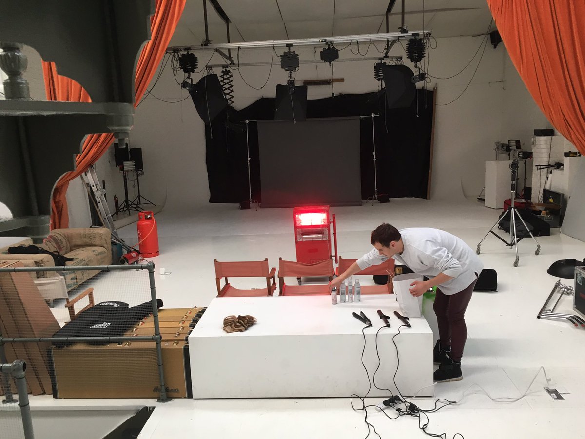 leeono1's tweet photo. Setting up #photoshoot exciting times @OlsenHair @Leeono14hair https://t.co/31fsbj7cms