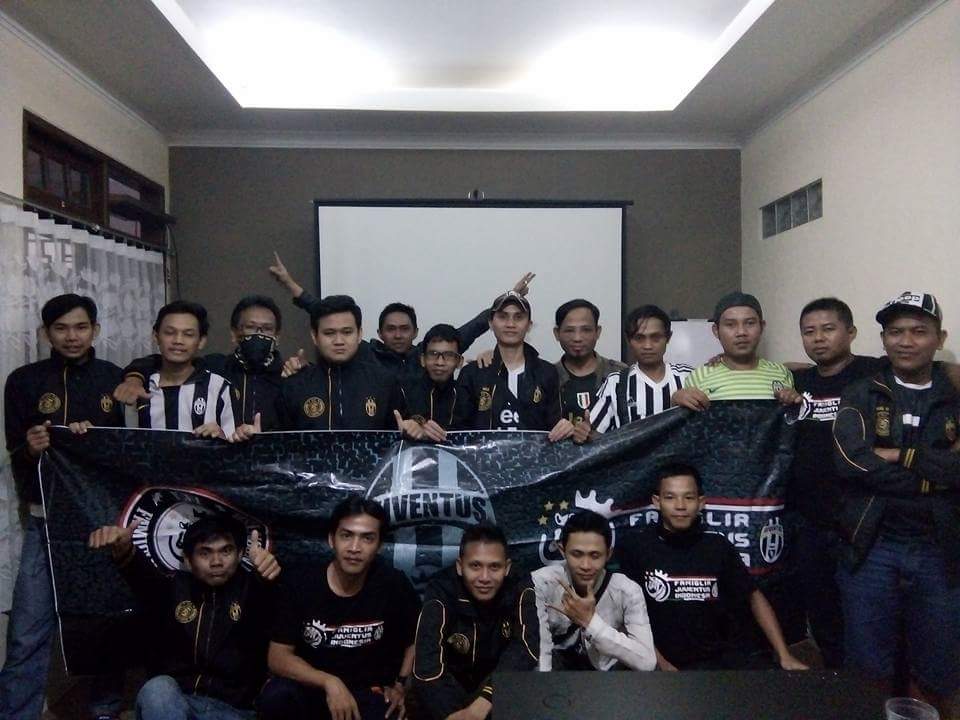 FJI_Fam's tweet photo. Terimakasih buat udah nyempetin dateng ke acara nobar kita tadi malem https://t.co/OVRuNWK8QI