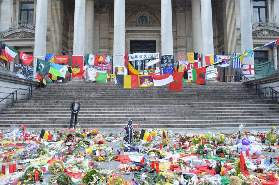 life_priorities's tweet photo. Music & prayers help with healing!
#PrayersForBrussels #prayforbea
#priorities #worldpeace https://t.co/RXAbV95NAG