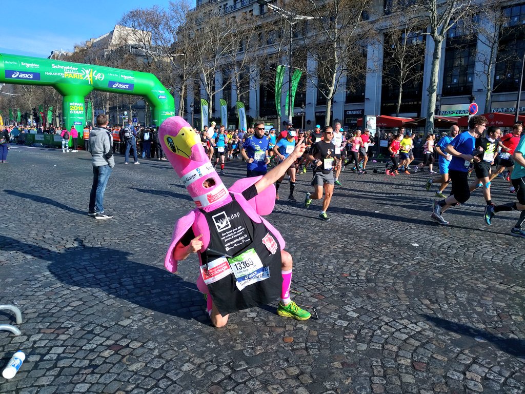 Dédicace @usainbolt 🏃⚡
Départ #ParcoursDuCoeur @parismarathon pour :
#ParisMarathon start for:
👉 @fedecardio 💓