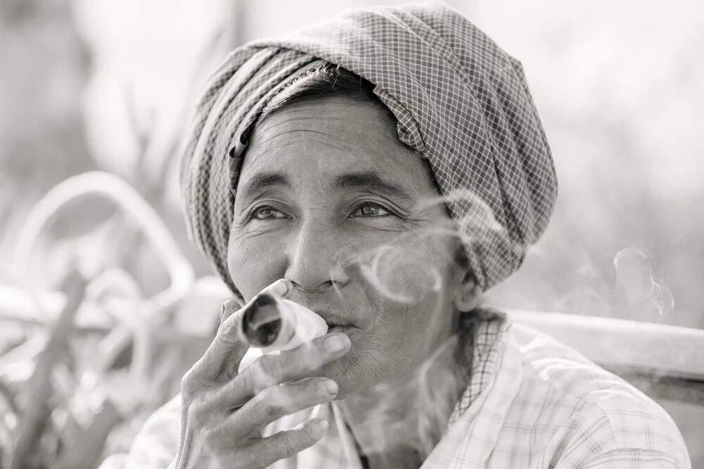 mrjintheuk's tweet photo. Maureen loved nothing better than to smoke a toilet roll tube once it became available. https://t.co/g7FZm8BF8o