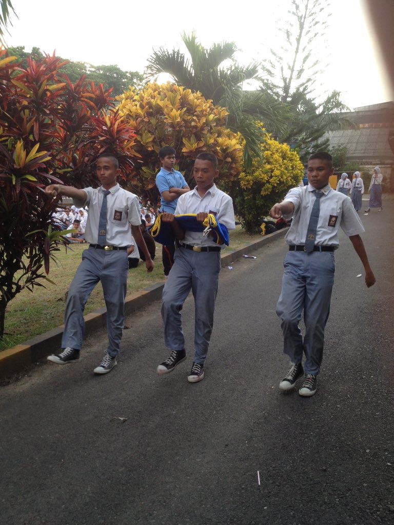 PaskibraMataram's tweet photo. Peserta Ke-3, #LombaPengibaran #Segapaska2016 

SMKN 7 Mataram https://t.co/FTK6P9PNre