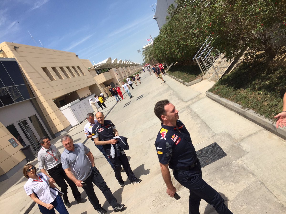 NobleF1's tweet photo. #F1 team meeting about qualifying getting underway right now. https://t.co/1J35Mw37X2