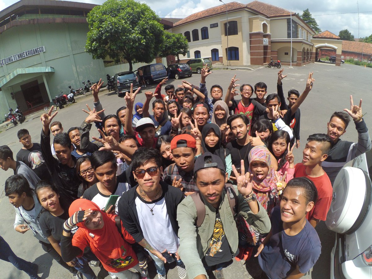 LF_kudus's tweet photo. terima kasih hari ini @myLASTCHILD @LCipank @dimazLC @radhitindra @LCvirgoun dan jga seluruh LastFriends yang hadir😊 https://t.co/q56QrzEwTU