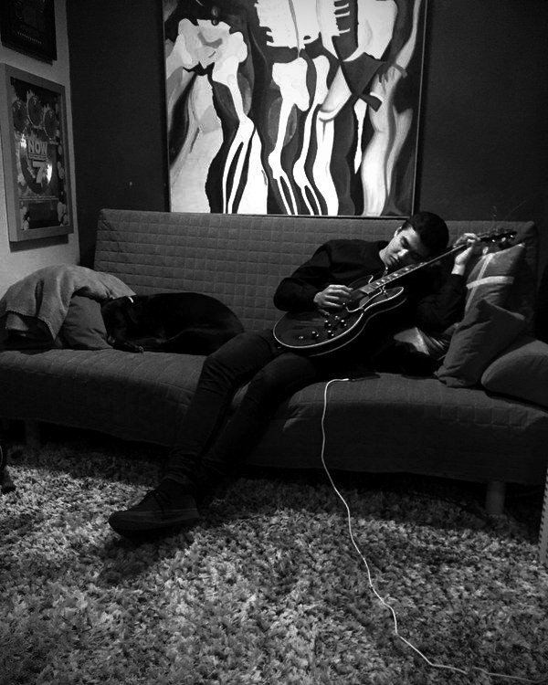 5SOSTumblrx's tweet photo. I'm crying 
You are crying 
Dave is crying 
Obama is crying 
We all are crying  #iHeartAwards #BestFanArmy #5SOSFam https://t.co/voU71A5cv9