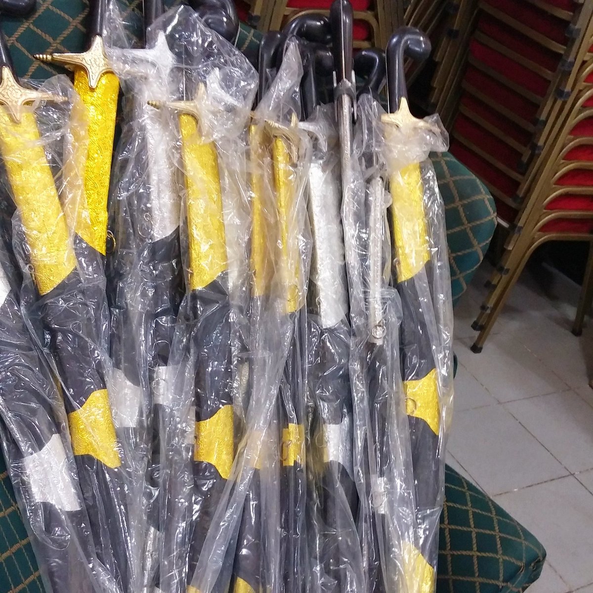 يوجد لدينا سيوف للإيجار بأسعار مناسبه