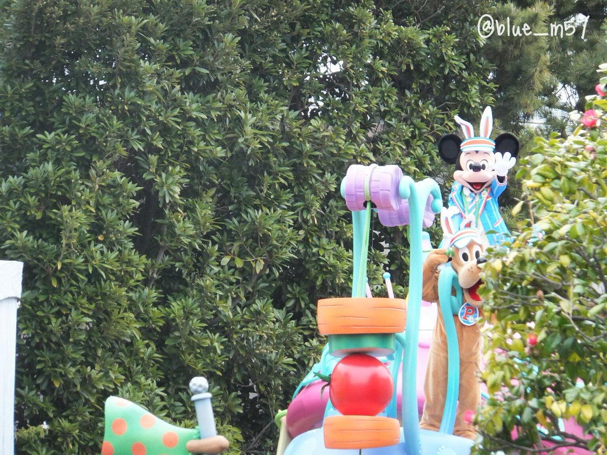 blue_m57's tweet photo. 最後まで手を振ってくれるミッキー💓
#DisneyEaster2016 #mickey https://t.co/wsXLpkhdBS