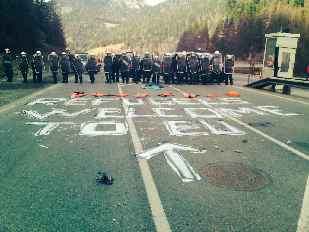 #refugeeswelcome #stopwarnotpeople #Brennero #Overthefortress <a href="/ObraSocial_PAH/">Obra Social De La PAH.</a> <a href="/nosotros_athens/">nosotros</a> <a href="/radiondadurto/">Radio Onda d'Urto</a>
