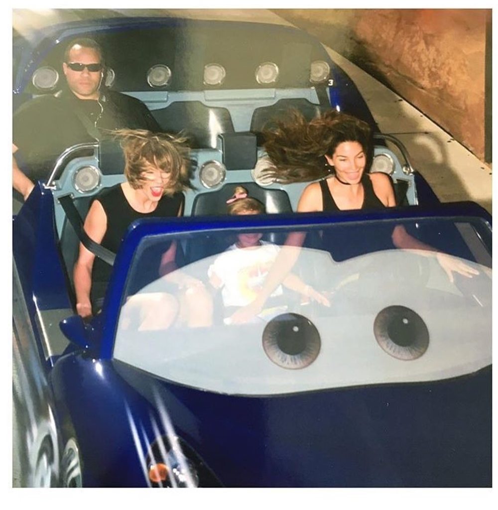 BestProHumor's tweet photo. Taylor Swifts Bodyguard https://t.co/4U5zA3wmE7