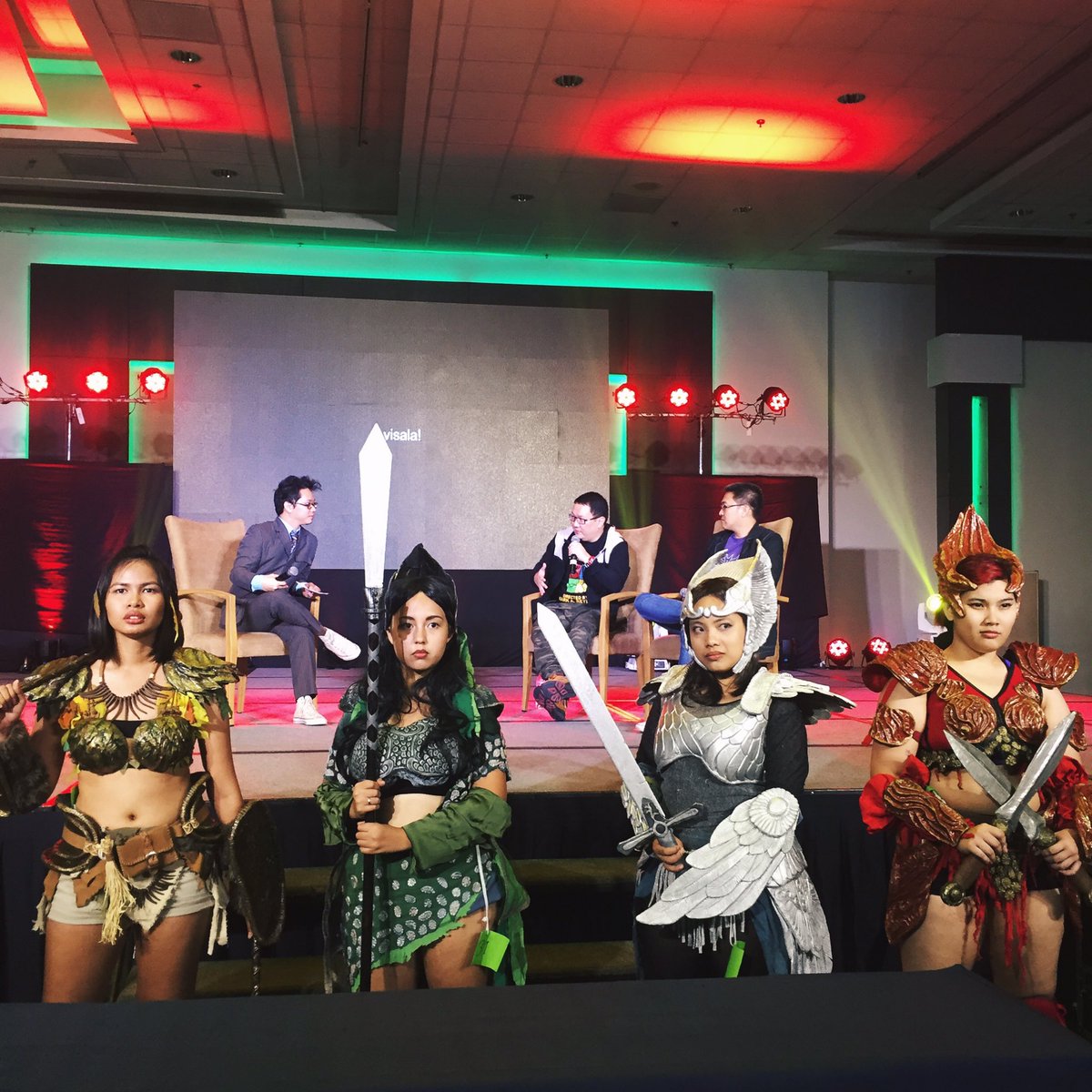 lustrousmorena's tweet photo. "@GMAEncantadia: Present din dito sa #NexCon3 ang ating mga sang'gre! #Encantadia2016 https://t.co/yKLUplRqe2"