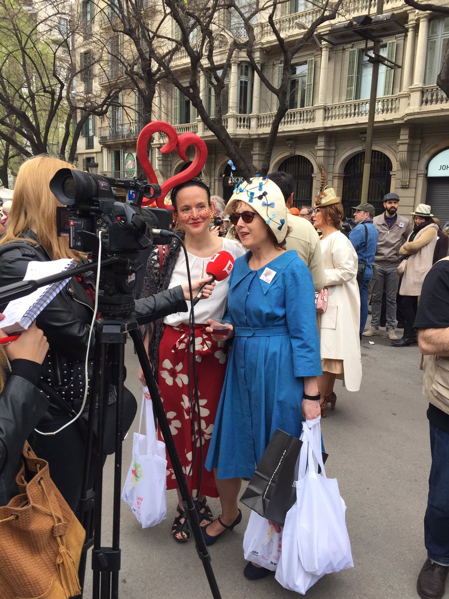 Comienza la XII Passejada amb Barret!! <a href="/amb_barret/">Passejada amb Barret</a> Felicidades a <a href="/CristinadePrada/">Cristina de Prada</a> y <a href="/NinaPawlowsky/">nina pawlowsky</a> por organizarla!