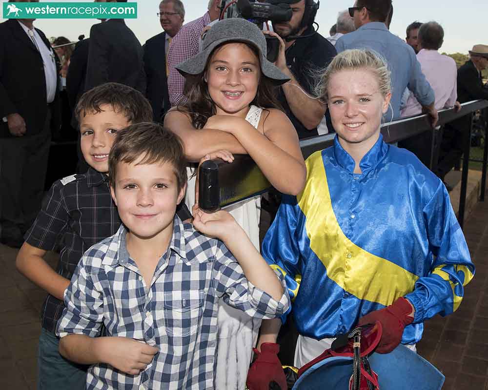 Western Racepix tweet media