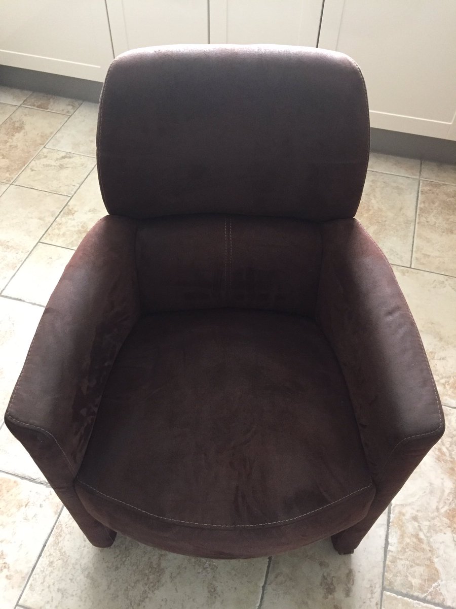 jhjonkers's tweet photo. 3 stuks fauteuil stoelen i.z.g.s. nu t.e.a.b. ! Rt = 👍🏼 https://t.co/NzkNBihgAH